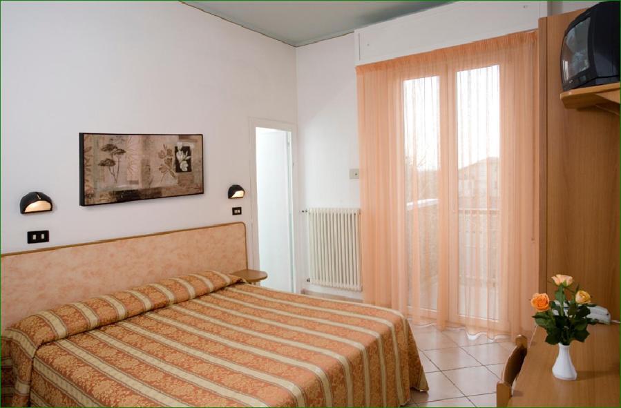 Hotel Verdemare ริมินี ภายนอก รูปภาพ