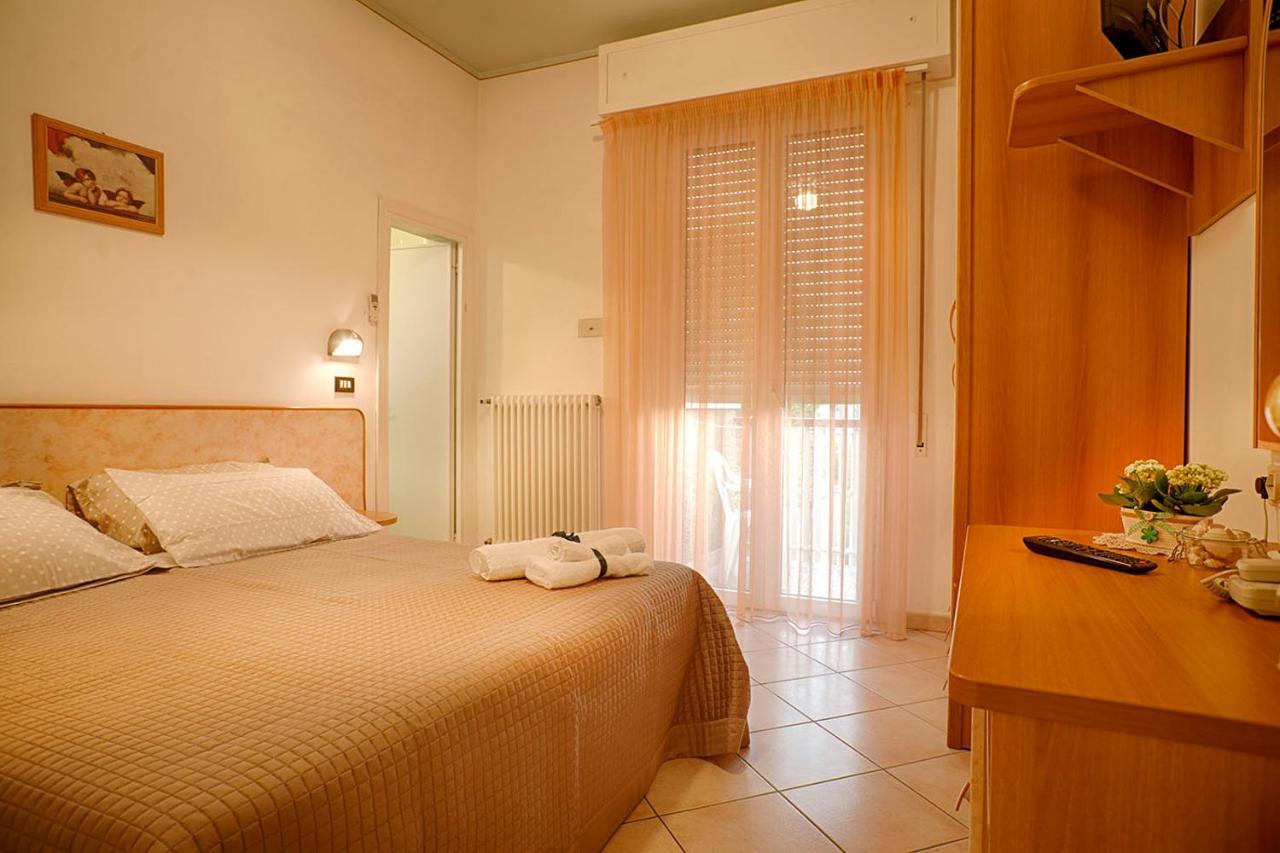 Hotel Verdemare ริมินี ภายนอก รูปภาพ
