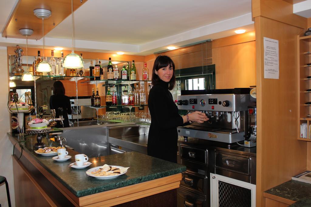 Hotel Verdemare ริมินี ภายนอก รูปภาพ